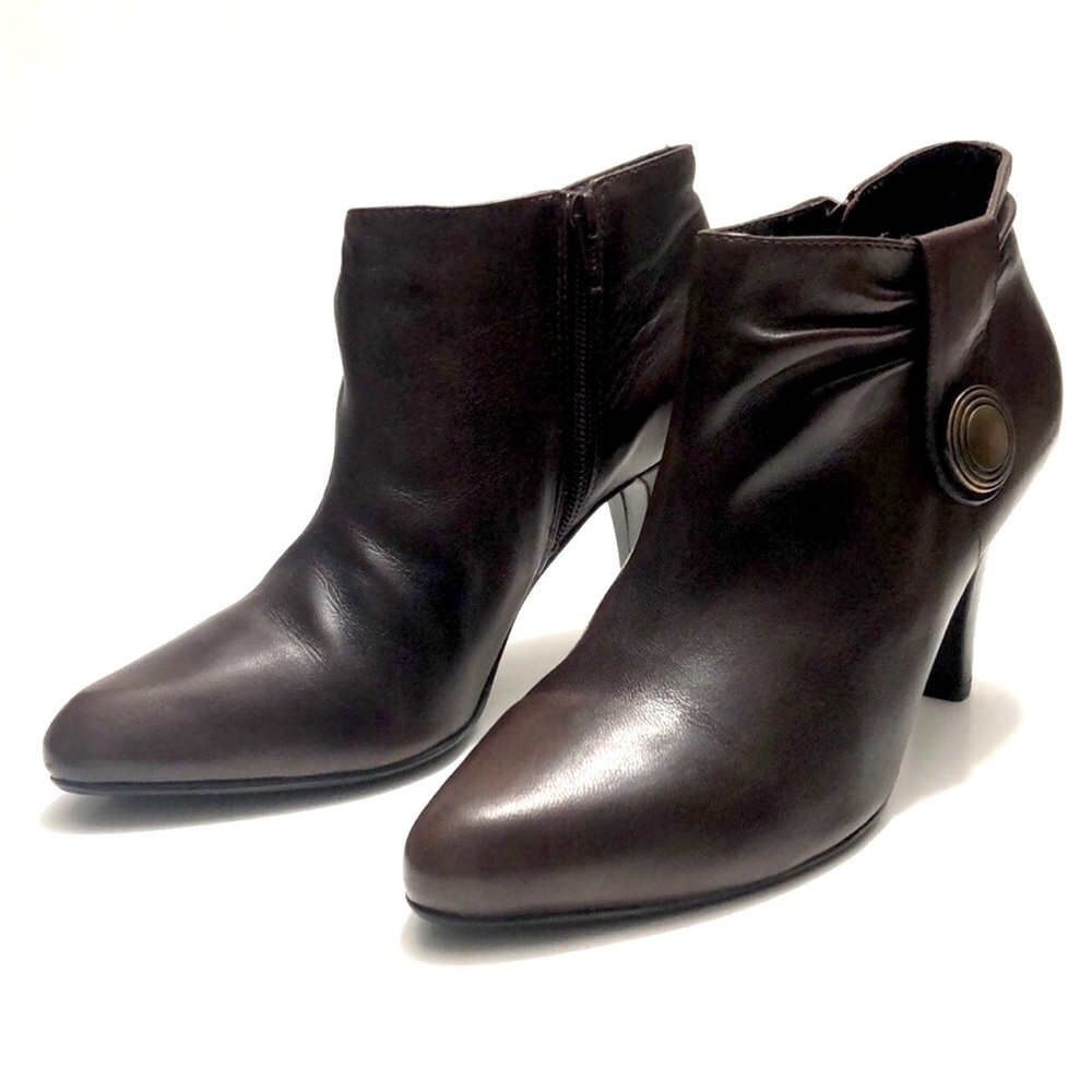 Michelle D Brown Short Heeled Almond Toe Boots size 7.5